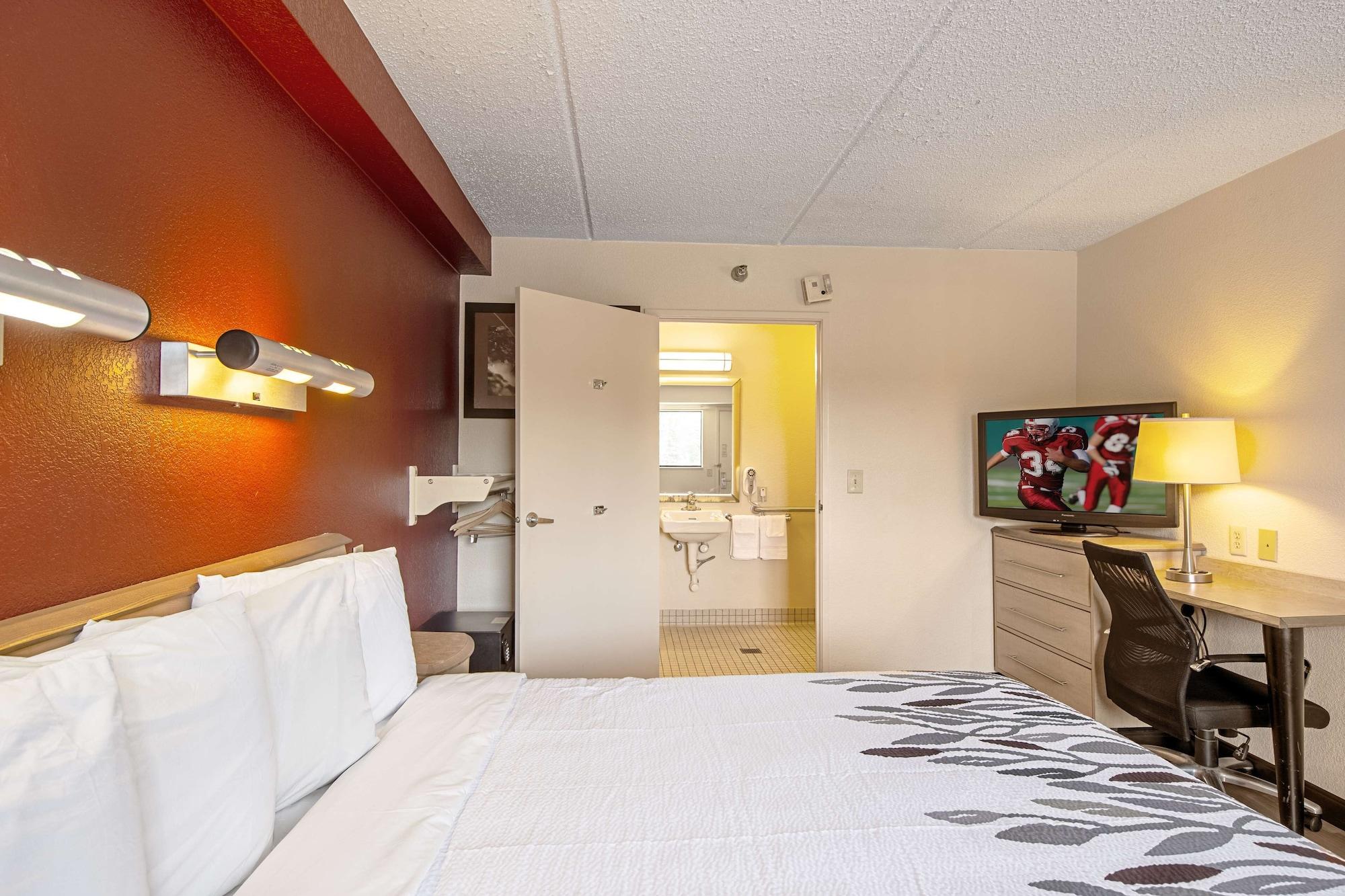 Red Roof Inn Canton Esterno foto