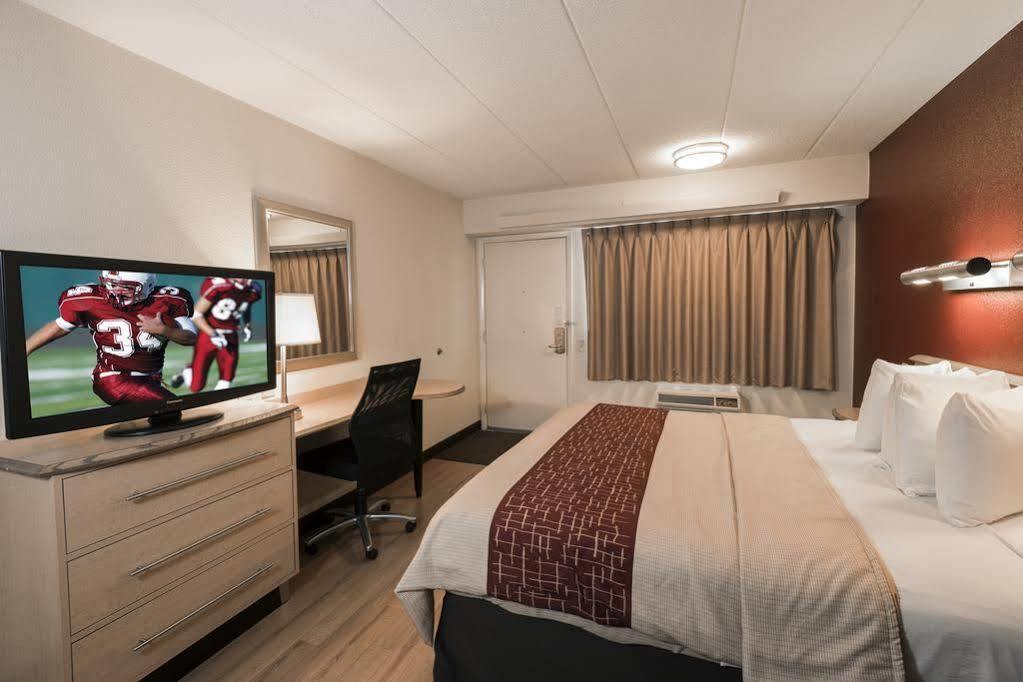 Red Roof Inn Canton Esterno foto