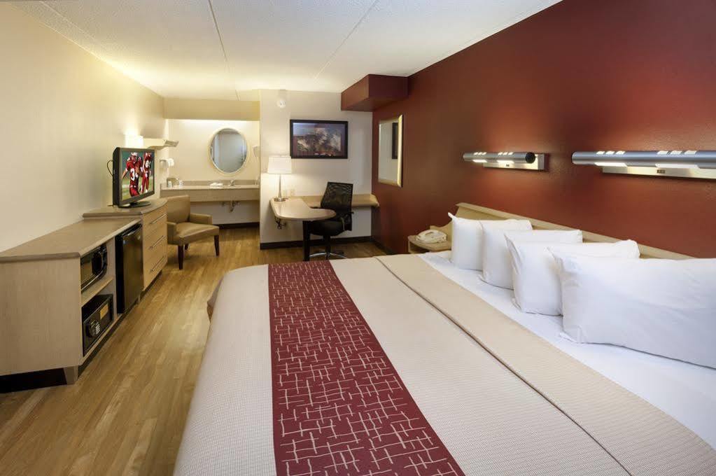 Red Roof Inn Canton Esterno foto