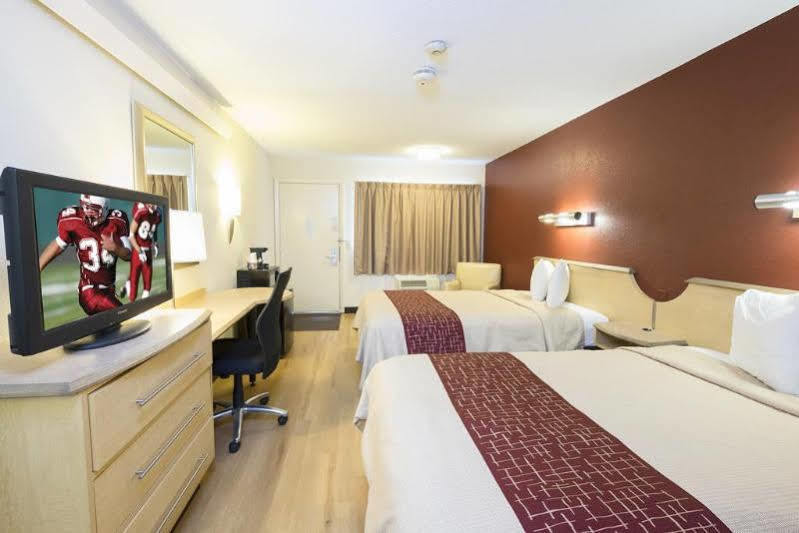 Red Roof Inn Canton Esterno foto